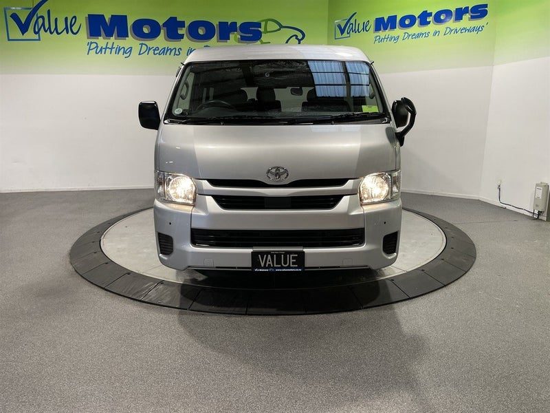 2024 Toyota Hiace 10 Seater Minibus, photo 2