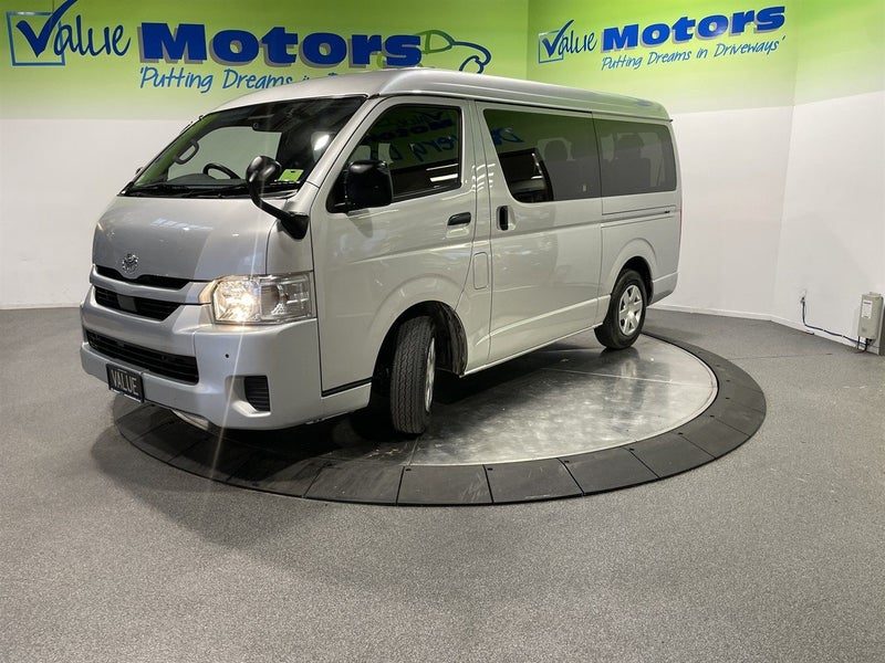 2024 Toyota Hiace 10 Seater Minibus, photo 3