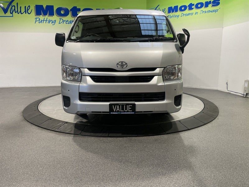 2024 Toyota Hiace 10 Seater Minibus, photo 2