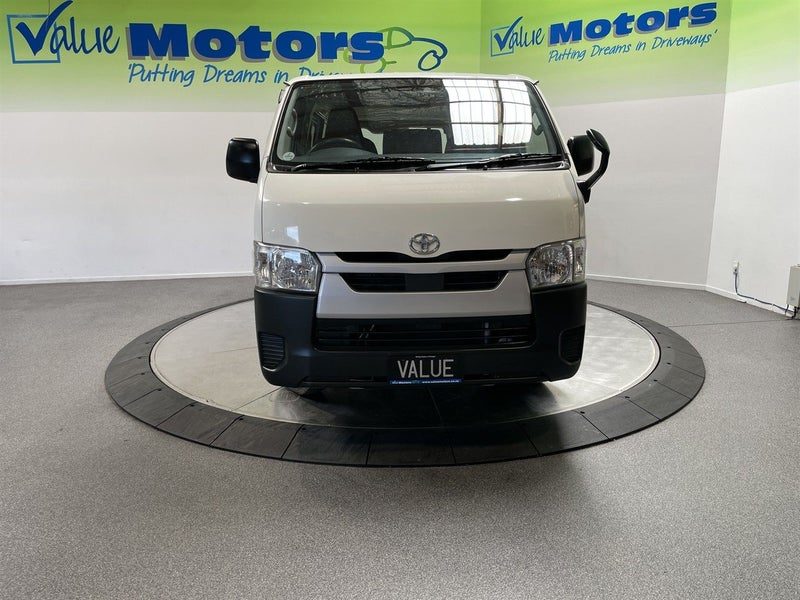 2020 Toyota Hiace 5 DOOR DIESEL .. VERY TIDY, photo 2