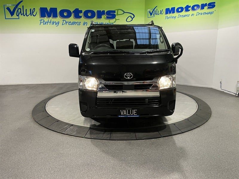 2020 Toyota Hiace, photo 2