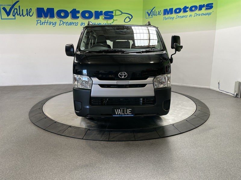 2020 Toyota Hiace, photo 2