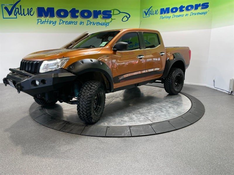 2016 Nissan Navara ST 4X4 BEAST-MODE EXTREME!!, photo 3