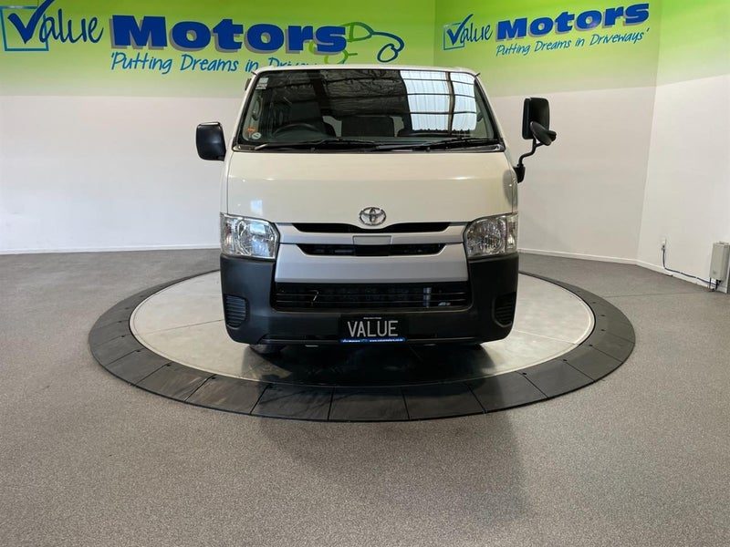 2018 Toyota Hiace, photo 2