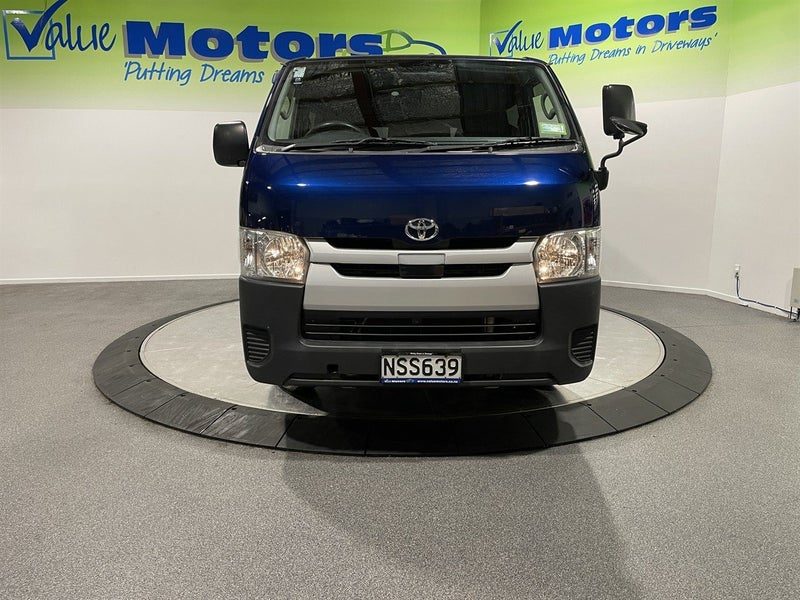 2019 Toyota Hiace 5 DOOR PETROL VAN with LOW KMS, photo 3