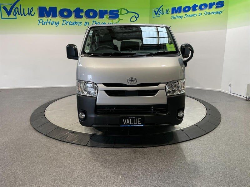 2023 Toyota Hiace 5 DOOR, LATE MODEL DIESEL, photo 2