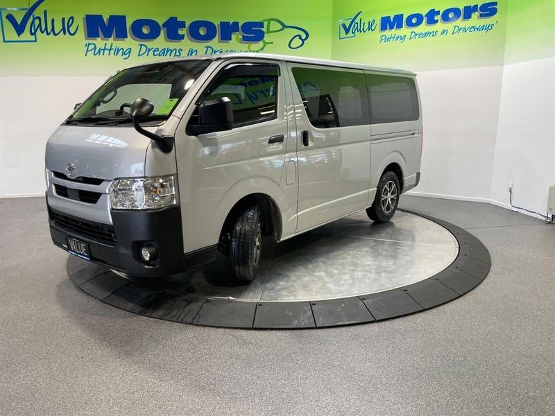 2023 Toyota Hiace 5 DOOR, LATE MODEL DIESEL, photo 3