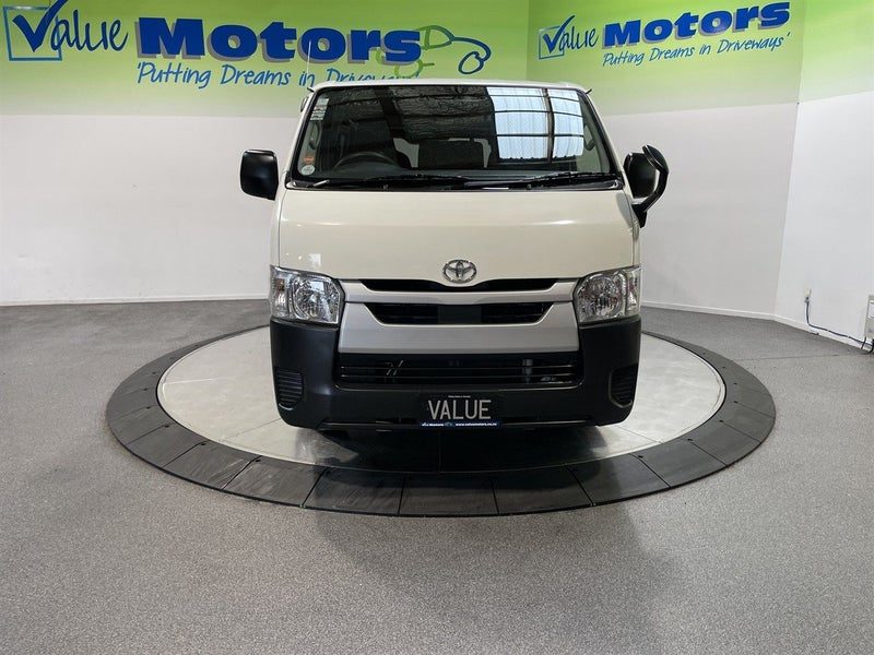 2021 Toyota Hiace 5 DOOR DIESEL with 6 SEATS, photo 2