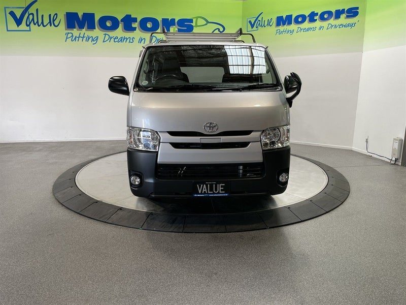 2018 Toyota Hiace, photo 2