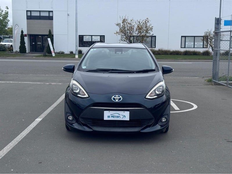 2017 Toyota Aqua S Carplay Stereo & Reverse camera, photo 2