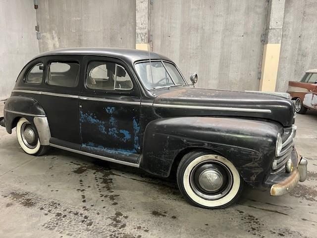 1948 Ford Deluxe Sedan