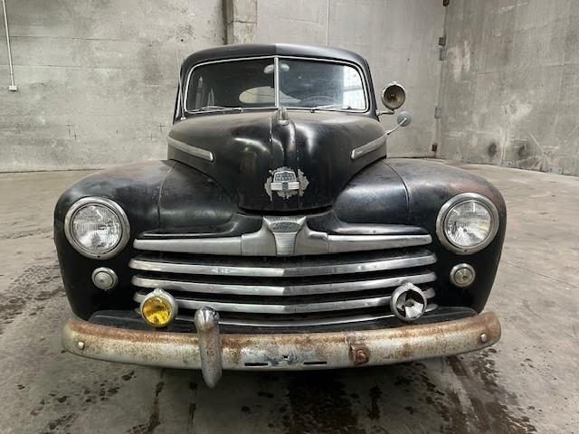 1948 Ford Deluxe Sedan, photo 2