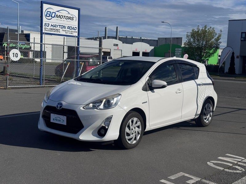 2015 Toyota Aqua S Model Push button start!!