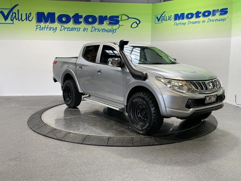2017 Mitsubishi Triton ROUGHED UP ON STEELIES, photo 2