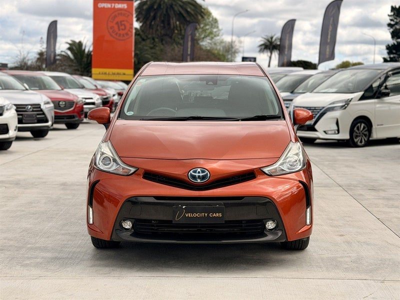 2015 Toyota Prius Alpha, photo 2