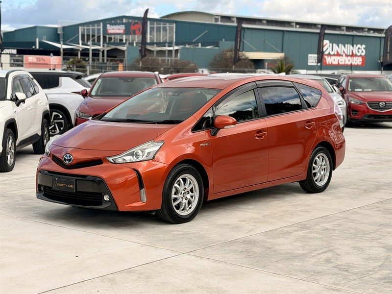 2015 Toyota Prius Alpha, photo 3