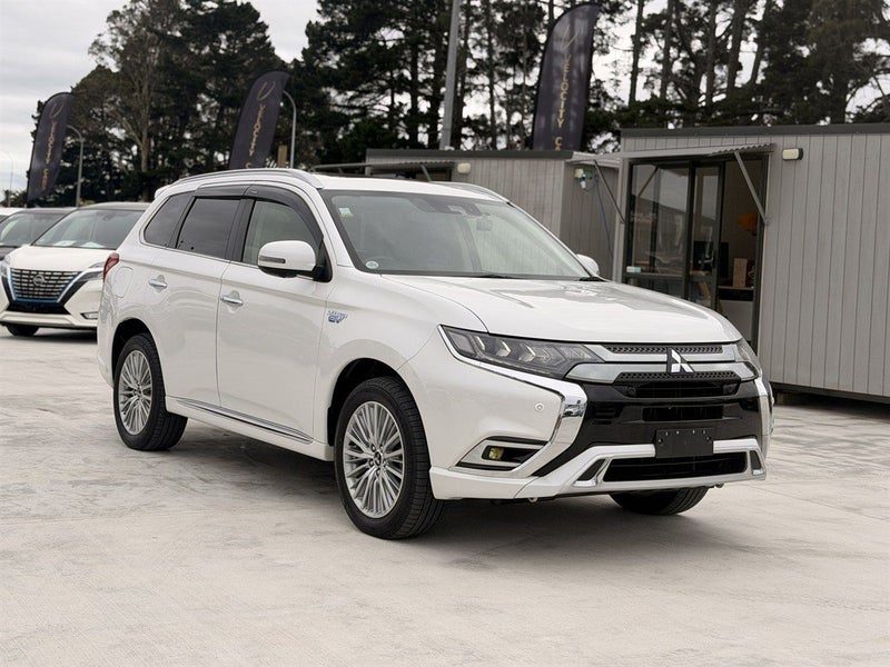 2018 Mitsubishi Outlander PHEV 4WD With Sunroof