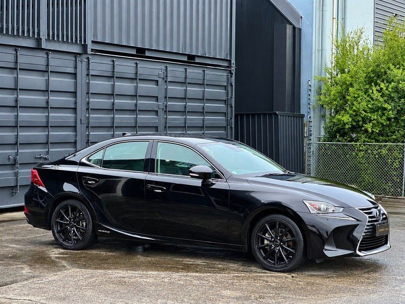2018 Lexus IS 300h Hybrid