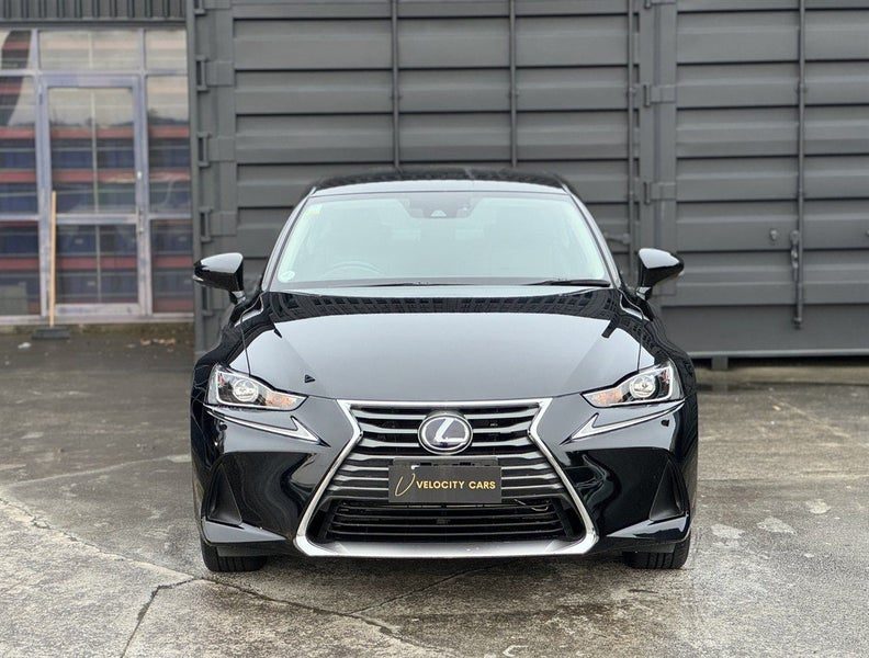 2018 Lexus IS 300h Hybrid, photo 2