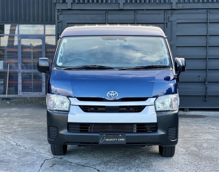2021 Toyota Hiace 4WD DX 10 Seater, photo 2