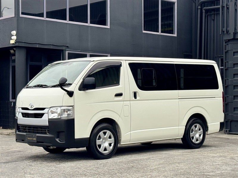 2021 Toyota Hiace DX, photo 3