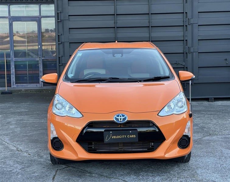 2017 Toyota Aqua S, photo 2