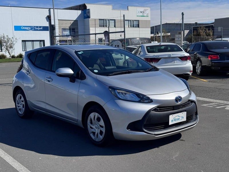 2021 Toyota Aqua New Shape With Carplay, photo 3