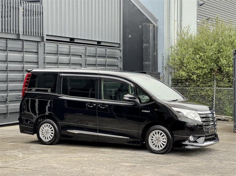 2017 Toyota Noah Hybrid G