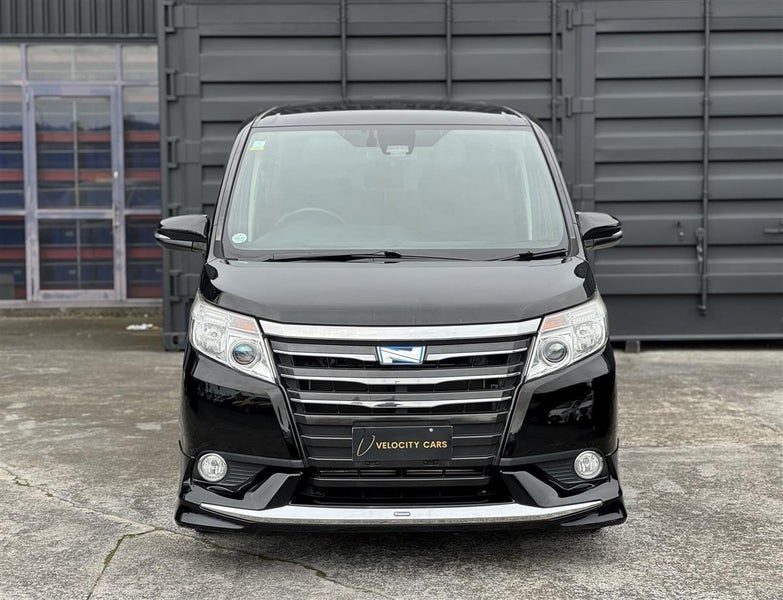 2017 Toyota Noah Hybrid G, photo 2