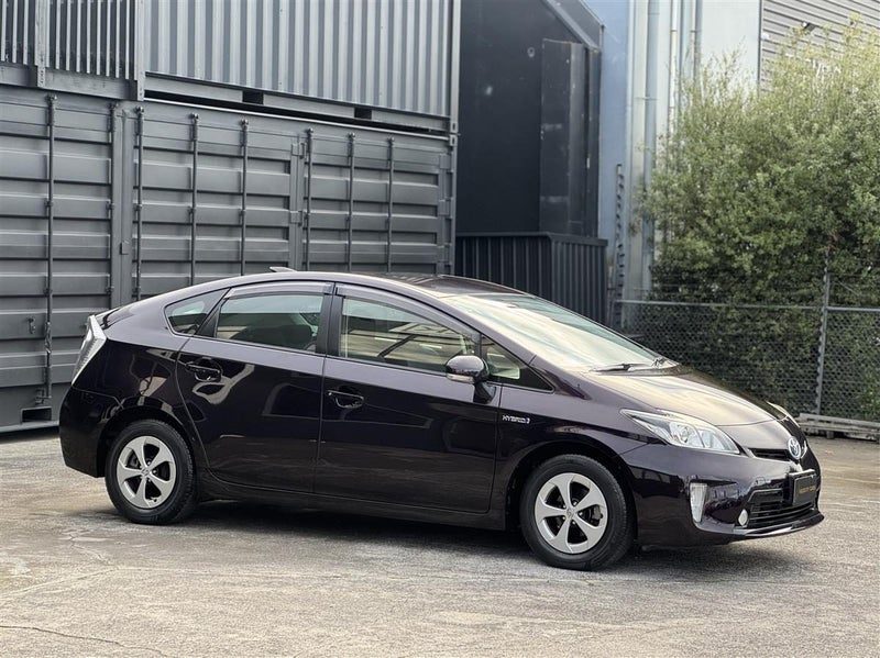 2015 Toyota Prius S HYBRID LOW KM's