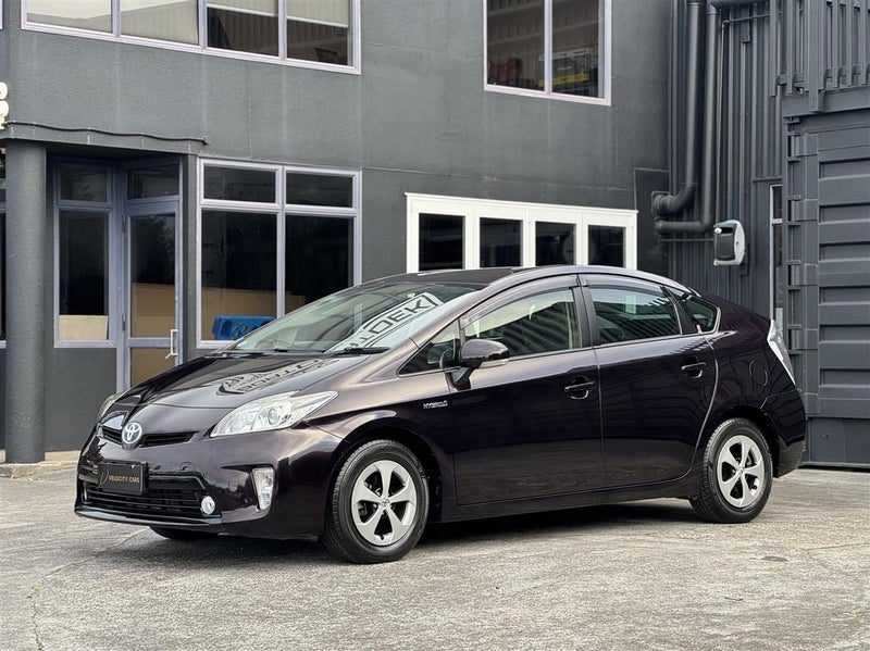 2015 Toyota Prius S HYBRID LOW KM's, photo 3