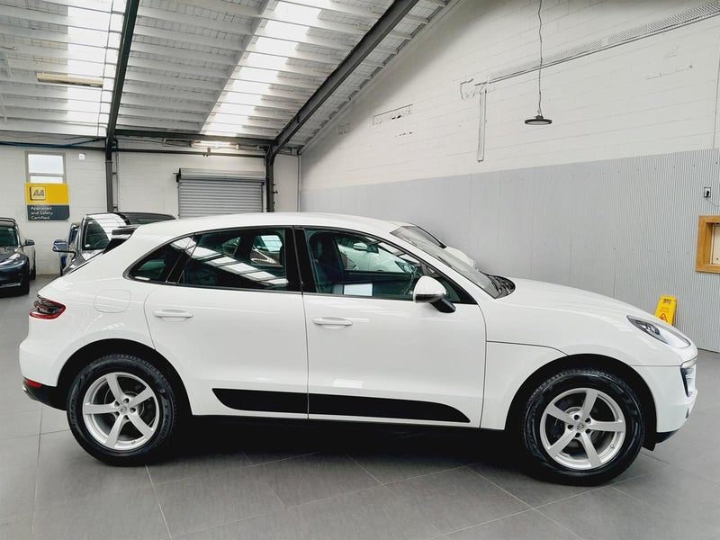 2017 Porsche Macan 2.0P TurboCharged 4WD, photo 3