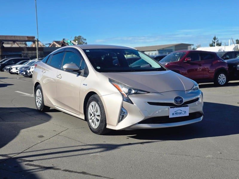 2016 Toyota Prius G With Adaptive Cruise Control, photo 3