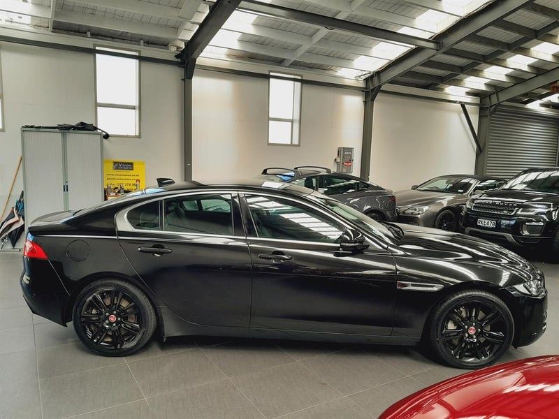2017 Jaguar XE 20t Prestige Edition, photo 3