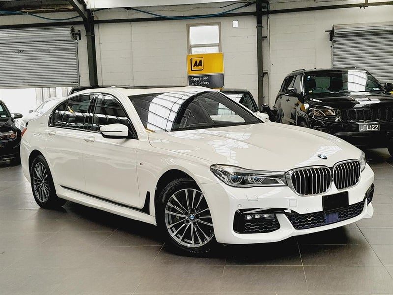 2016 BMW 750i 4.4P/8AT/V8 M-Sport, photo 2