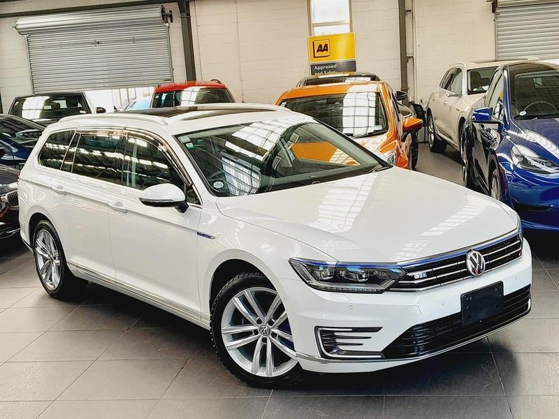 2016 Volkswagen Passat GTE Advance Plug-in Hybrid