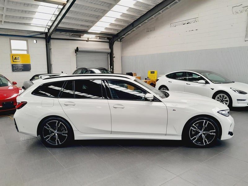 2022 BMW 320i Touring M Sports -New Shape, photo 3