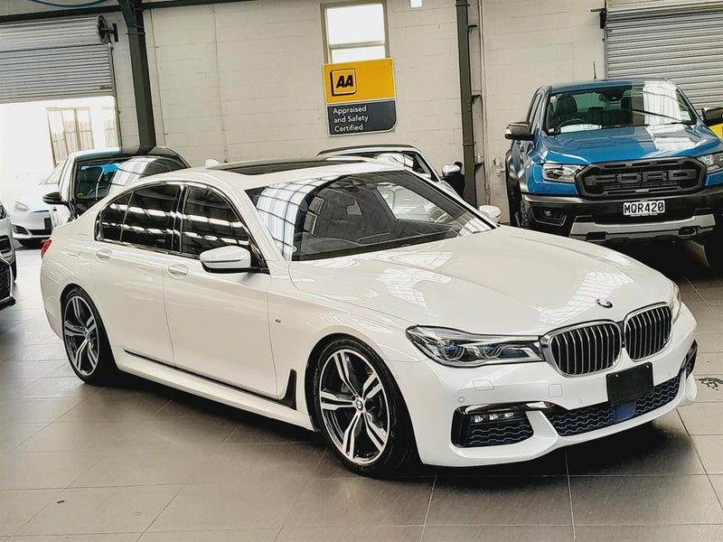 2017 BMW 750i 4.4P/8AT/V8 M-Sport