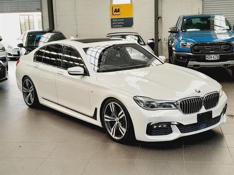 2017 BMW 750i 4.4P/8AT/V8 M-Sport, photo 2