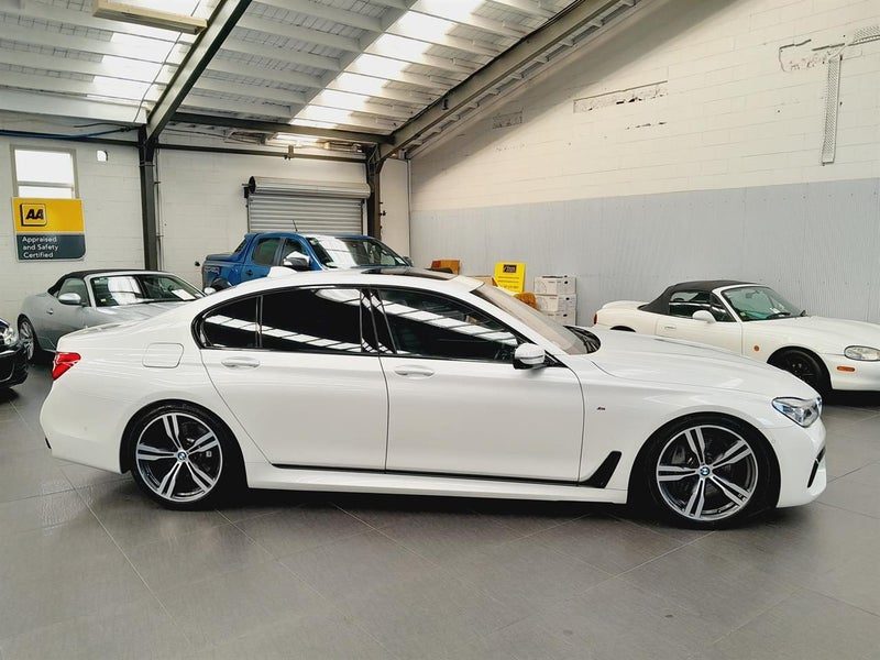 2017 BMW 750i 4.4P/8AT/V8 M-Sport, photo 3