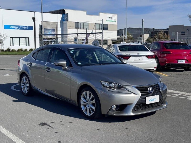 2014 Lexus IS 300h 2.5L Hybrid Titanium Grey, photo 3