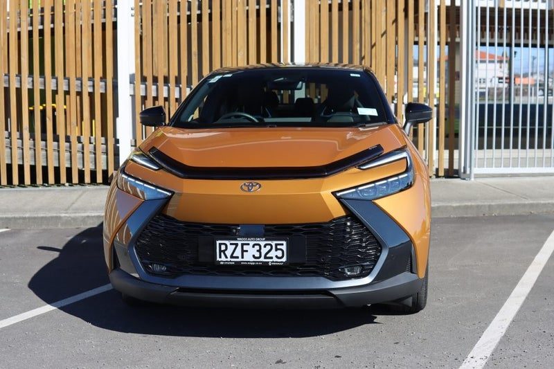2025 Toyota C-HR Limited Hybrid, photo 2