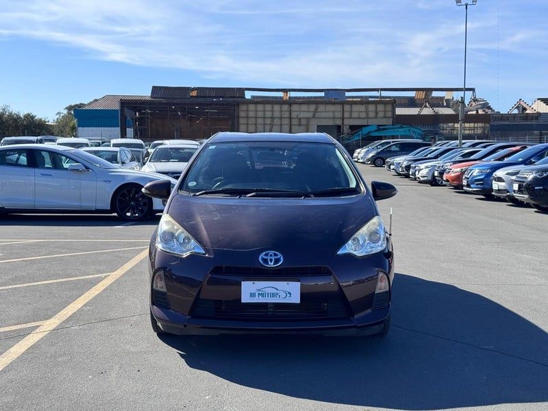 2014 Toyota Aqua S heated car seats, photo 2