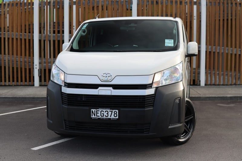 2020 Toyota Hiace ZR Mini Bus 10 Seater 2.8DT 6AT