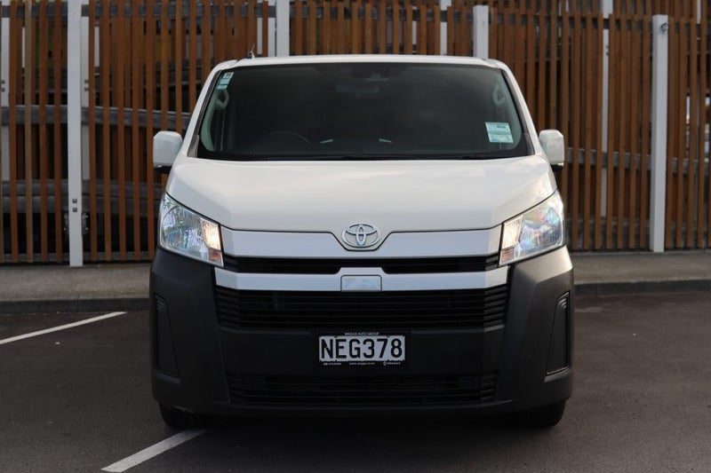 2020 Toyota Hiace ZR Mini Bus 10 Seater 2.8DT 6AT, photo 2