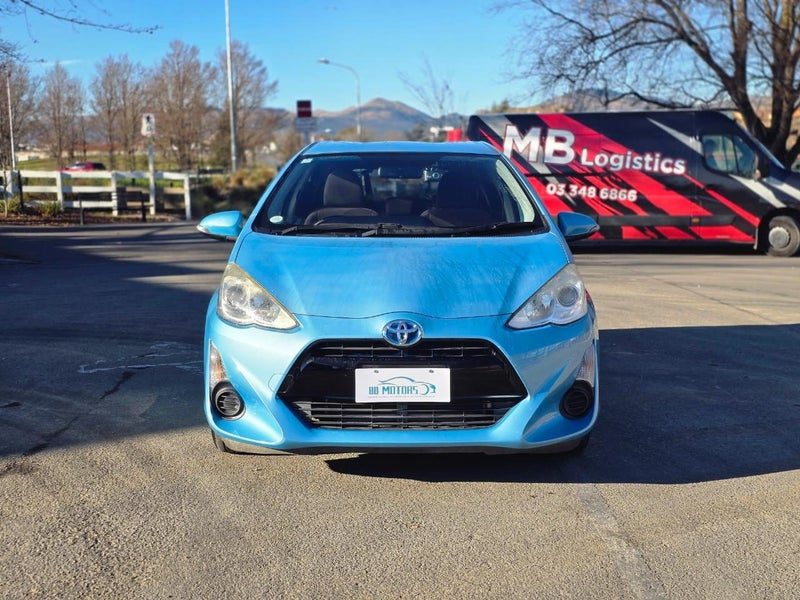 2015 Toyota Aqua G, photo 2
