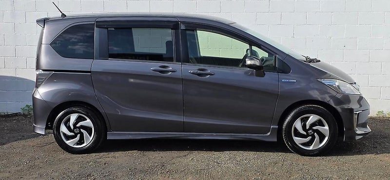 2016 Honda Freed Hybrid, photo 2