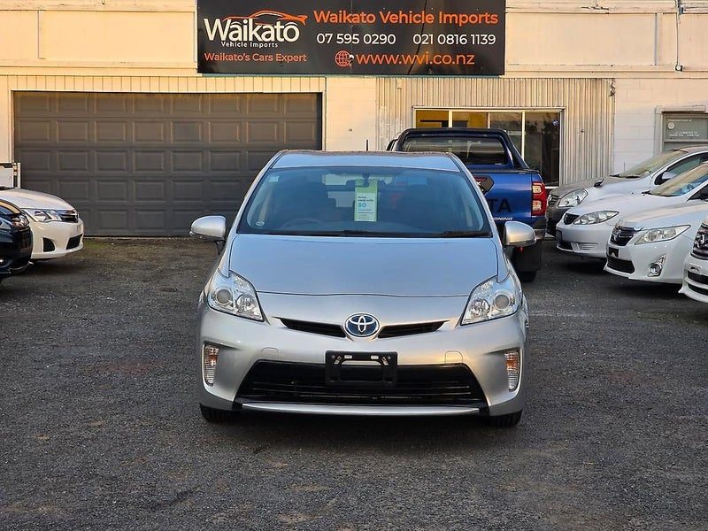 2015 Toyota Prius Hybrid L, photo 2