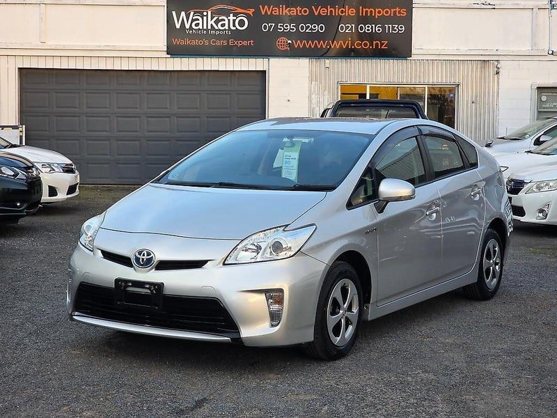 2015 Toyota Prius Hybrid L, photo 3