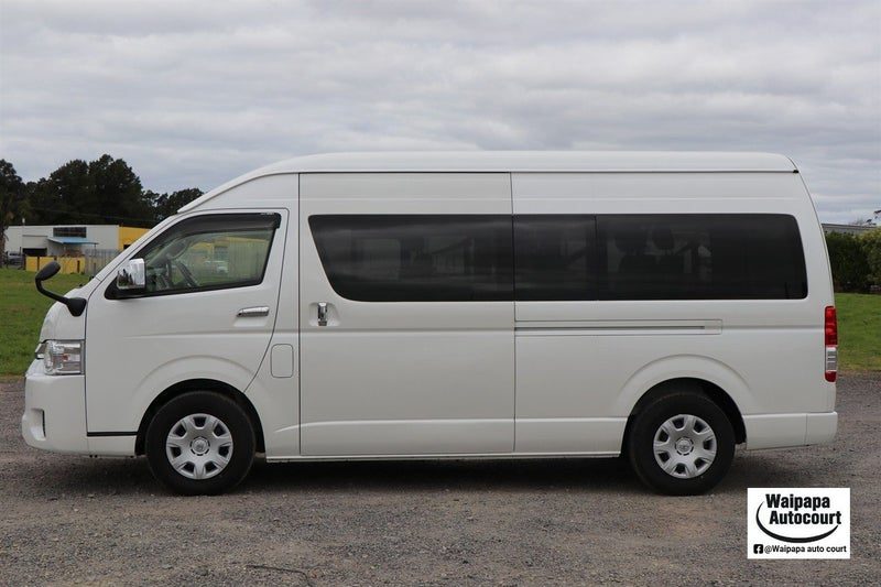 2025 Toyota Hiace GRAND CABIN, photo 3